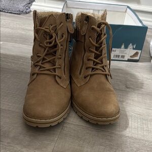 Women's Tan Lace-Up Boots